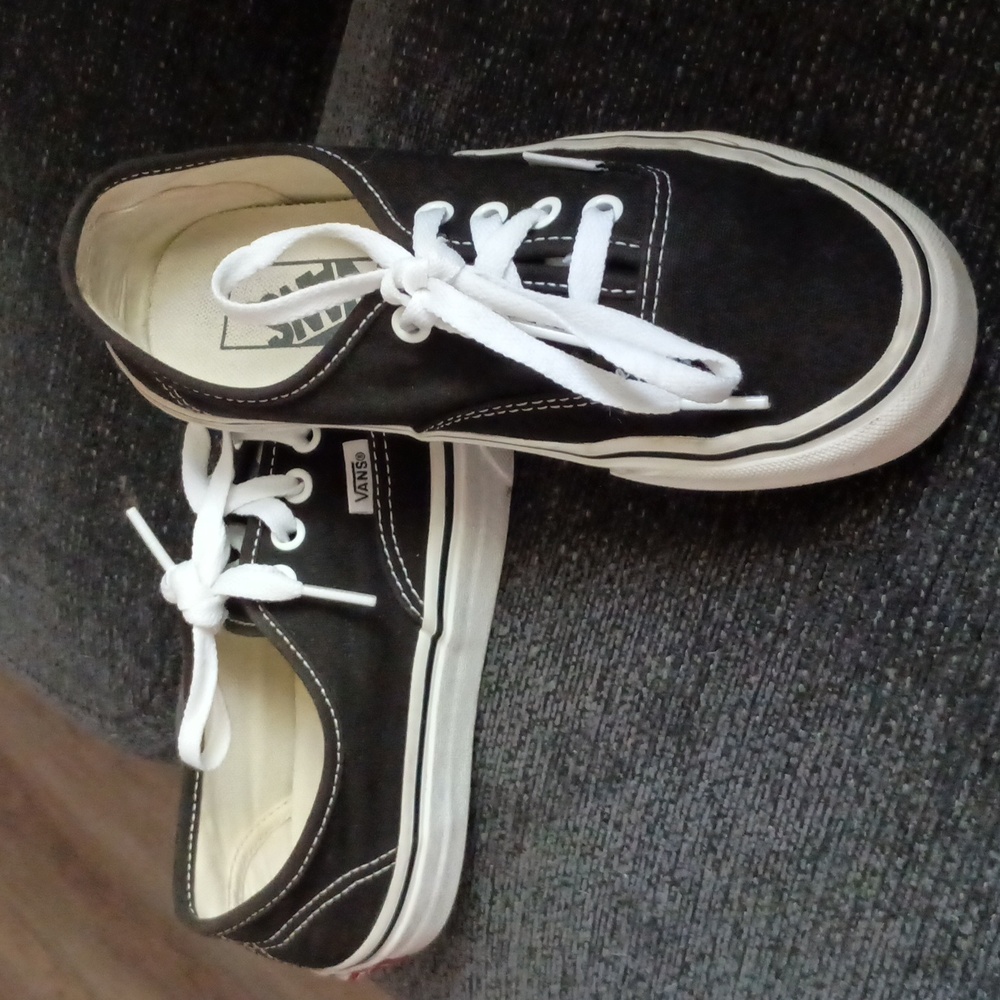 Vans Black And White Size Man 4 5 Woman 6 Excellent Condition Used 1 Time.